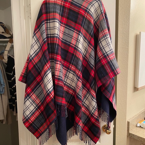 Vineyard Vines Tartan Cape 🐋 - Picture 3 of 3